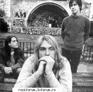 si inca se imbraca stil grunge pe-aici (ca kurt)? k eu nirv@n@